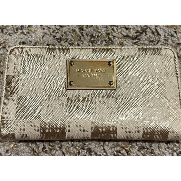 Michael Kors Fulton Carryall Wallet Gold And White Checkered Zip Around - Picture 1 of 4
